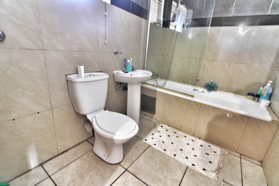 2 Bedroom Property for Sale in Klipfontein Gauteng