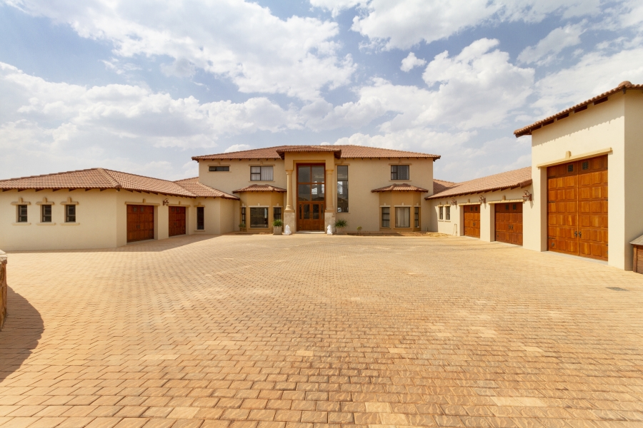 6 Bedroom Property for Sale in Mooikloof Heights Gauteng