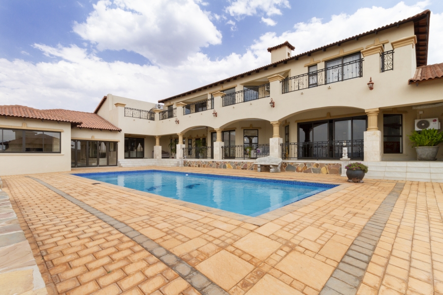 6 Bedroom Property for Sale in Mooikloof Heights Gauteng