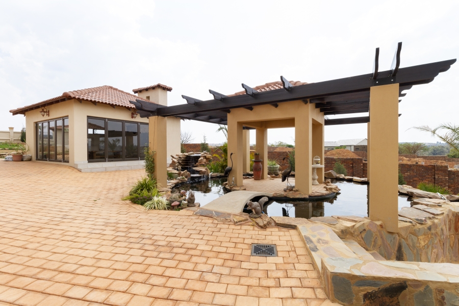 6 Bedroom Property for Sale in Mooikloof Heights Gauteng