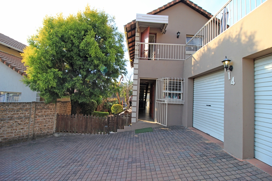 3 Bedroom Property for Sale in Buccleuch Gauteng