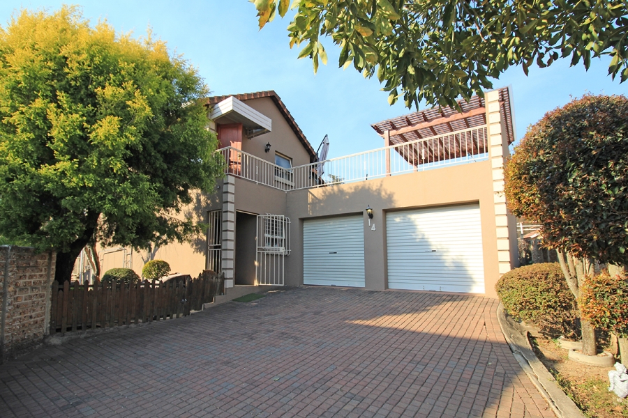 3 Bedroom Property for Sale in Buccleuch Gauteng