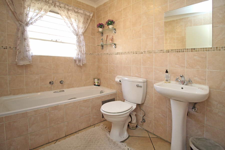 3 Bedroom Property for Sale in Buccleuch Gauteng