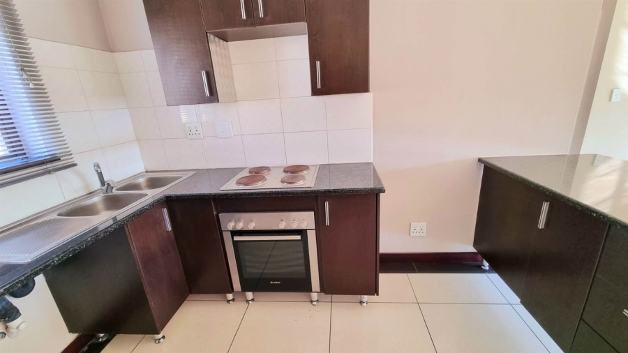 To Let 2 Bedroom Property for Rent in Noordwyk Gauteng