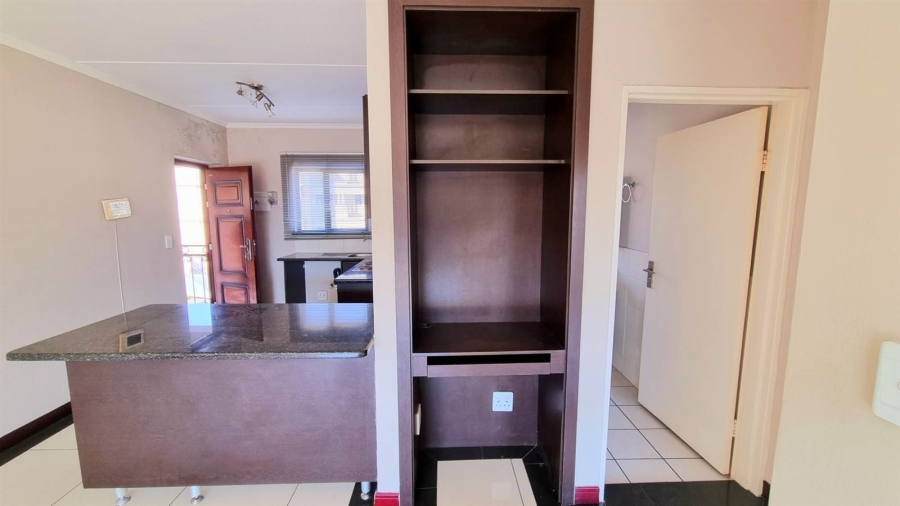 To Let 2 Bedroom Property for Rent in Noordwyk Gauteng