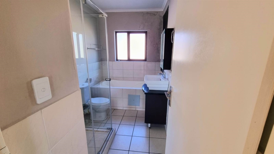 To Let 2 Bedroom Property for Rent in Noordwyk Gauteng