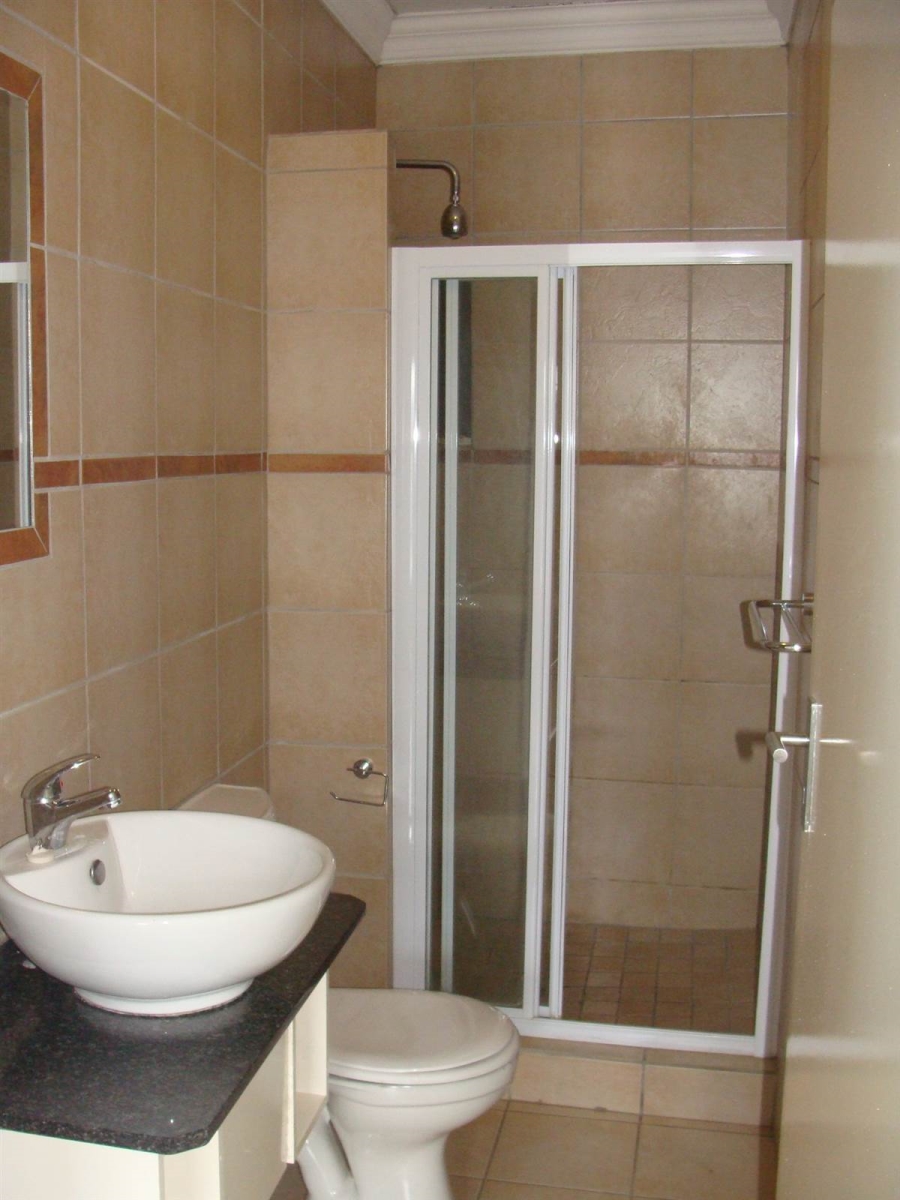 To Let 1 Bedroom Property for Rent in Buccleuch Gauteng