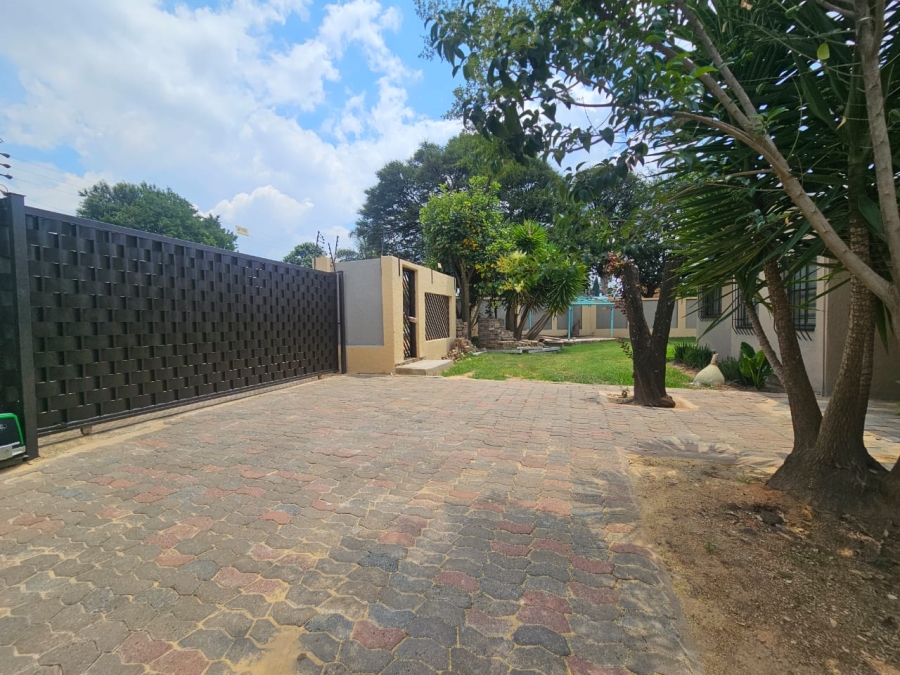 3 Bedroom Property for Sale in Glen Marais Gauteng