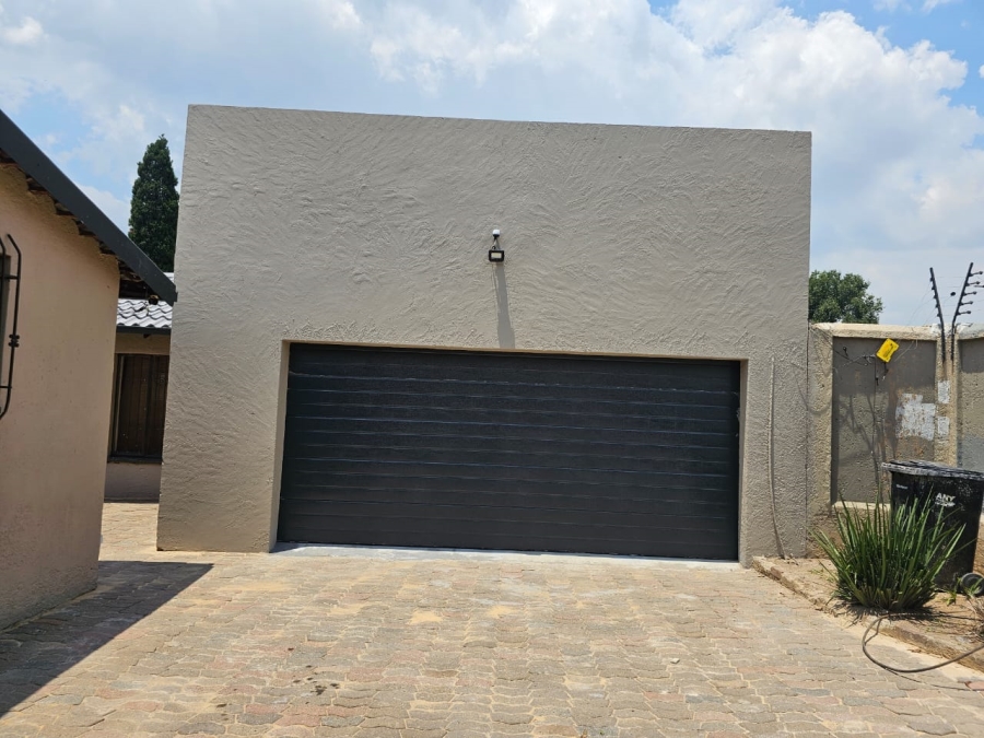 3 Bedroom Property for Sale in Glen Marais Gauteng