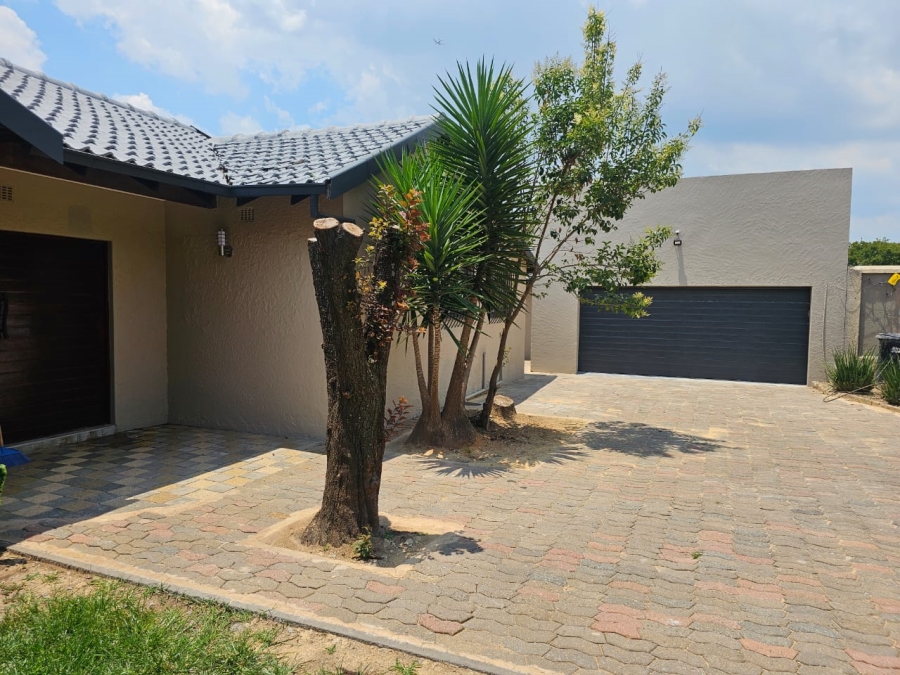 3 Bedroom Property for Sale in Glen Marais Gauteng