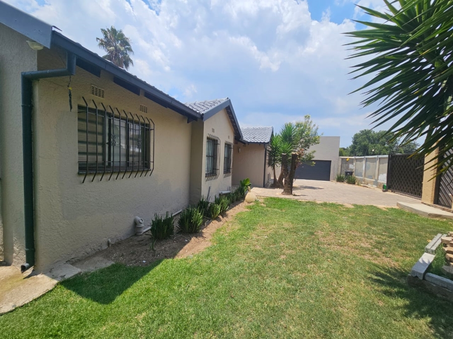 3 Bedroom Property for Sale in Glen Marais Gauteng