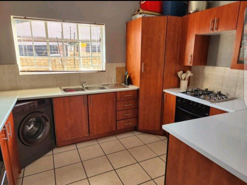 To Let 3 Bedroom Property for Rent in Noordwyk Gauteng