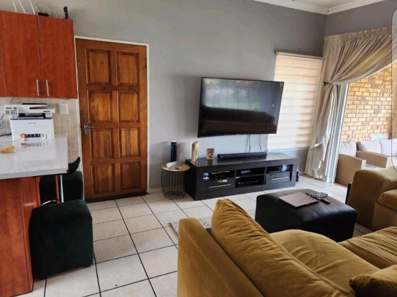 To Let 3 Bedroom Property for Rent in Noordwyk Gauteng