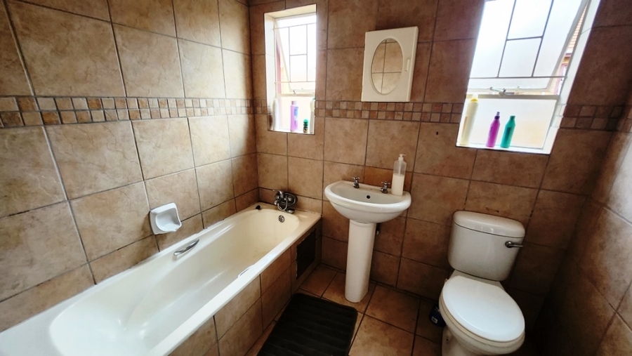 3 Bedroom Property for Sale in Amberfield Gauteng