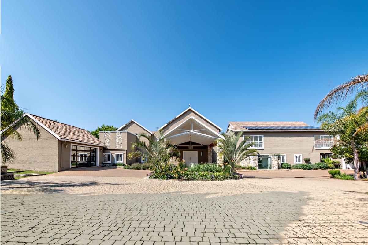 8 Bedroom Property for Sale in Saddlebrook Estate Gauteng