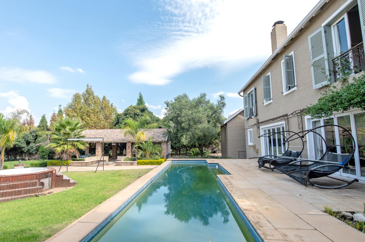 8 Bedroom Property for Sale in Saddlebrook Estate Gauteng