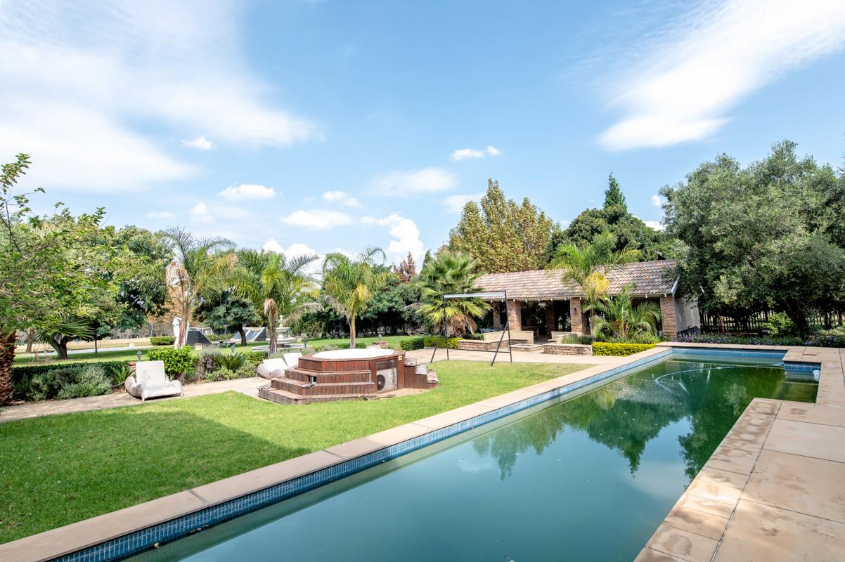 8 Bedroom Property for Sale in Saddlebrook Estate Gauteng