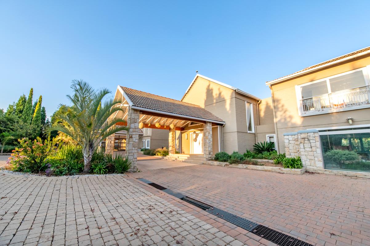 8 Bedroom Property for Sale in Saddlebrook Estate Gauteng