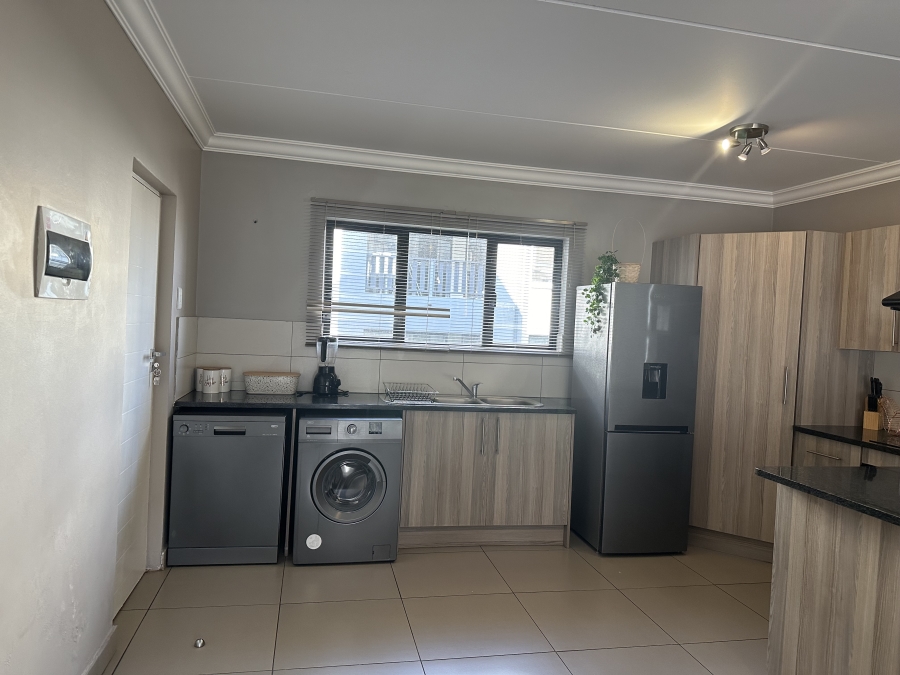 To Let 2 Bedroom Property for Rent in Broadacres Gauteng