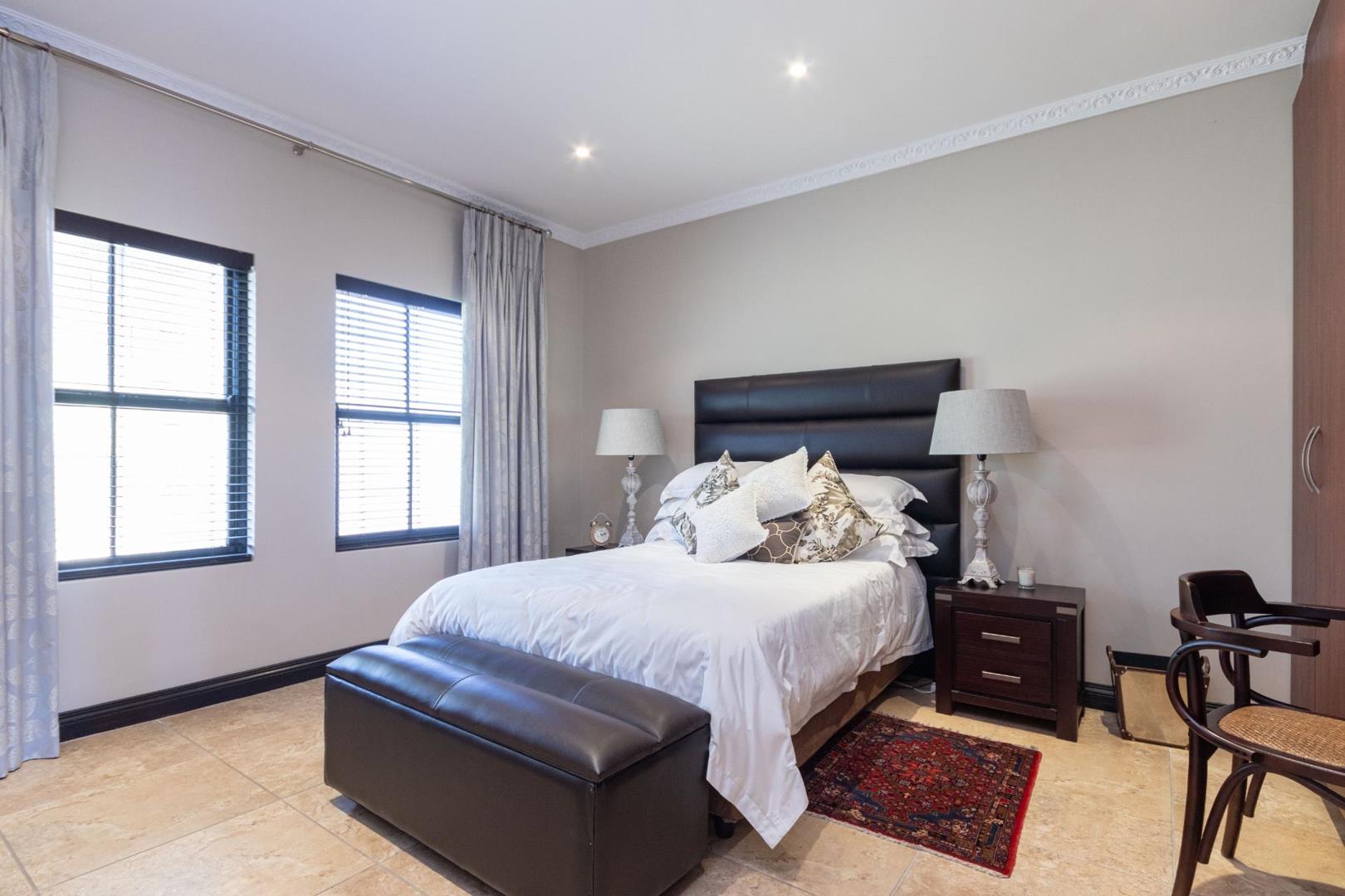 6 Bedroom Property for Sale in Saddlebrook Estate Gauteng