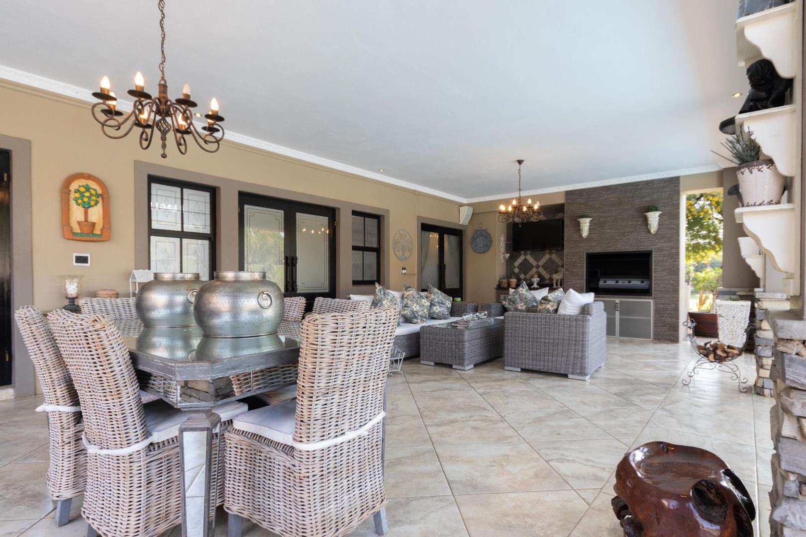 6 Bedroom Property for Sale in Saddlebrook Estate Gauteng