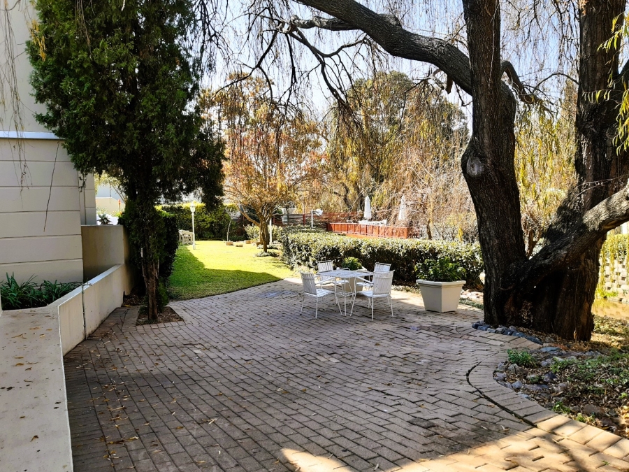 To Let 2 Bedroom Property for Rent in Sandown Gauteng