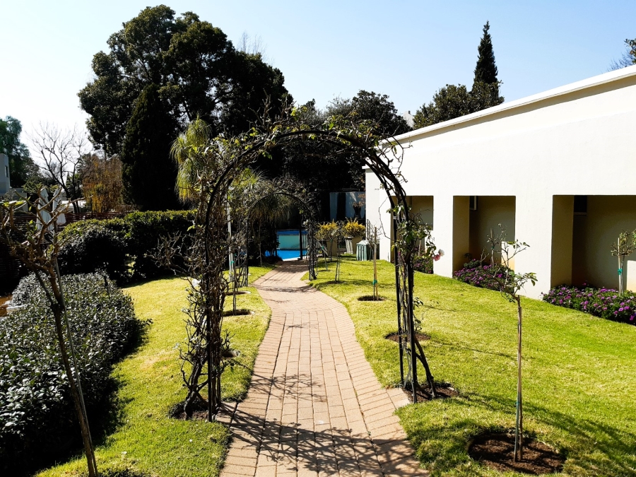 To Let 2 Bedroom Property for Rent in Sandown Gauteng