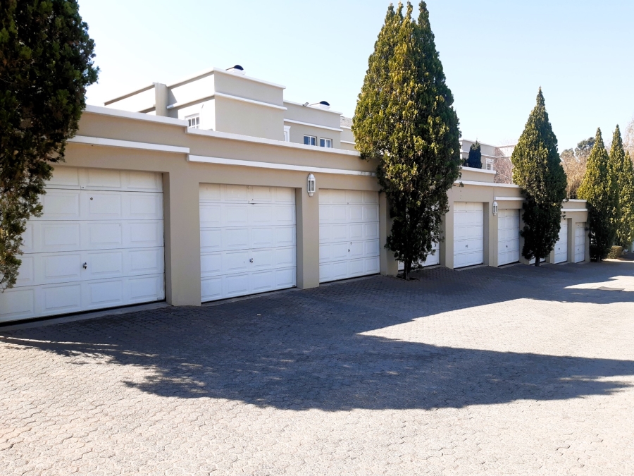 To Let 2 Bedroom Property for Rent in Sandown Gauteng