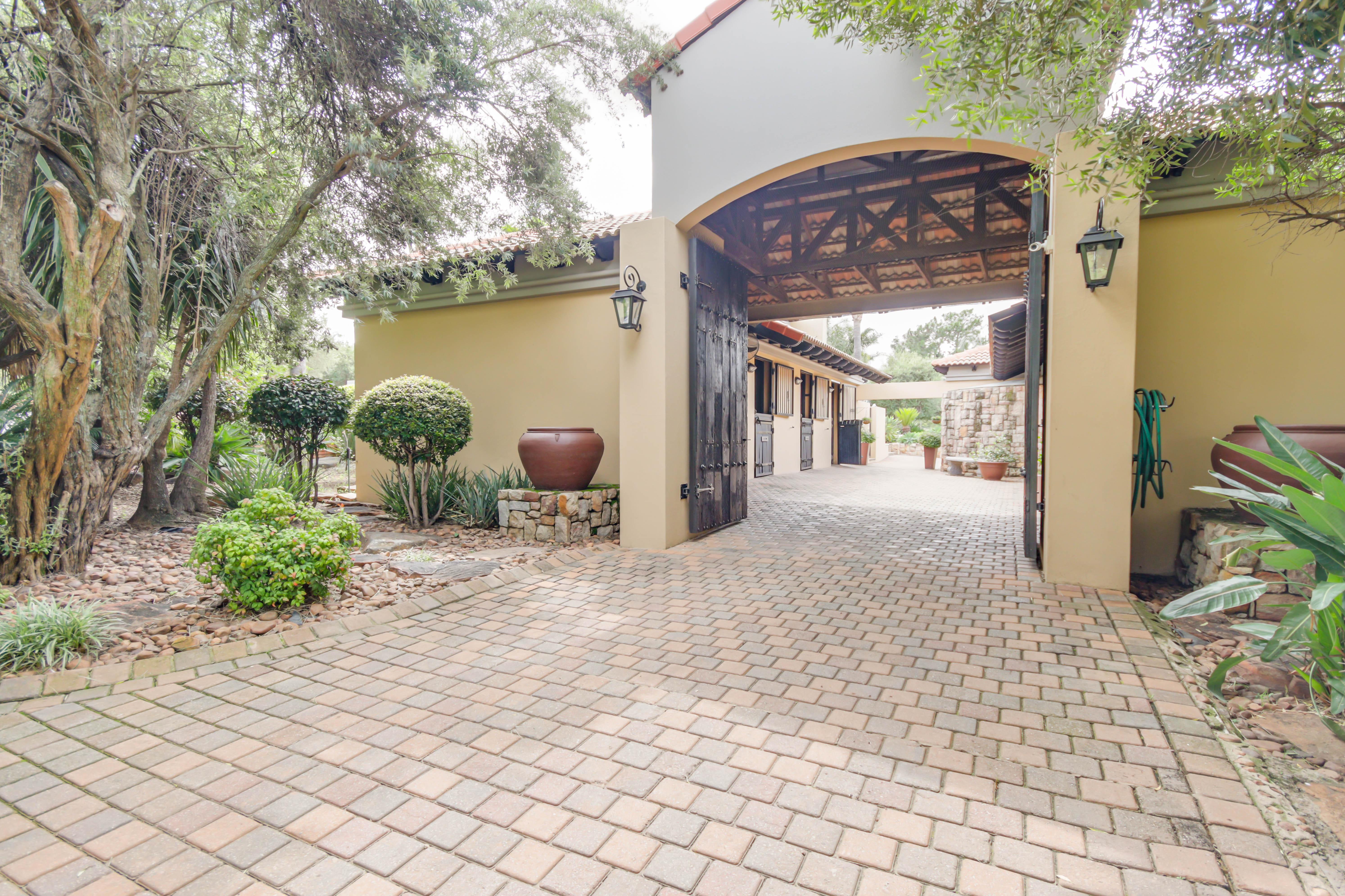 6 Bedroom Property for Sale in Saddlebrook Estate Gauteng