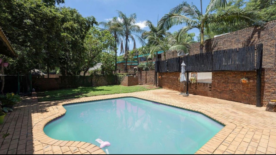 6 Bedroom Property for Sale in Florauna Gauteng