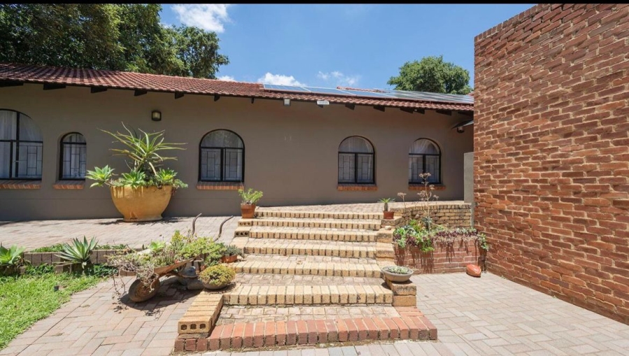 6 Bedroom Property for Sale in Florauna Gauteng