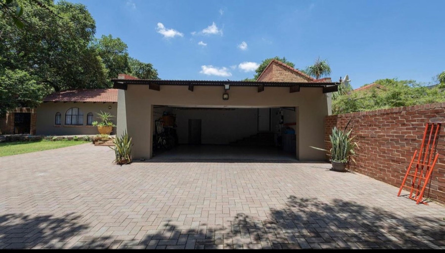 6 Bedroom Property for Sale in Florauna Gauteng