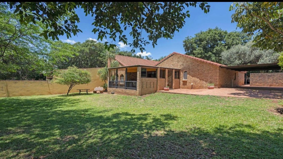 6 Bedroom Property for Sale in Florauna Gauteng