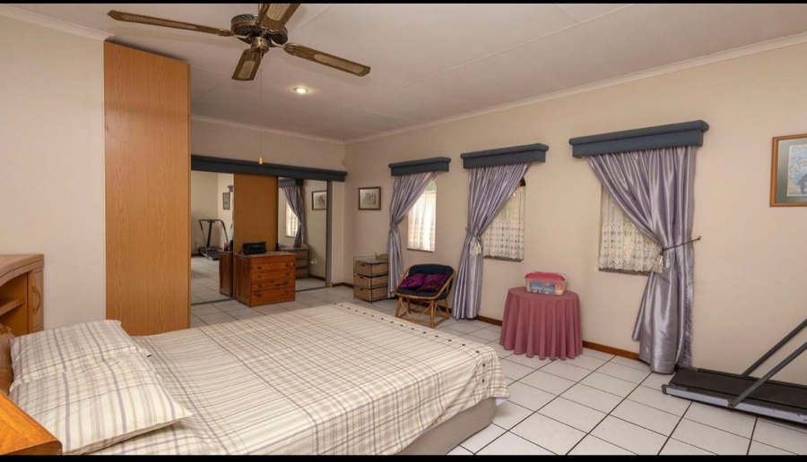 6 Bedroom Property for Sale in Florauna Gauteng