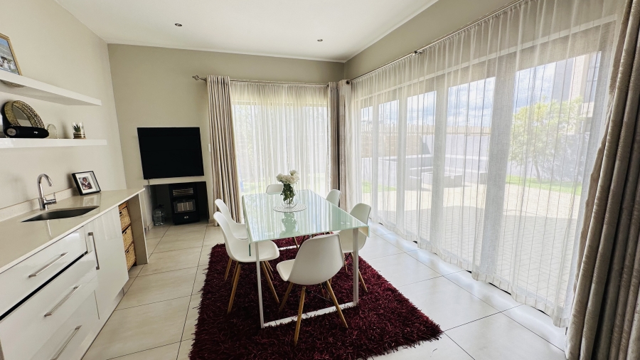 To Let 4 Bedroom Property for Rent in Midstream Ridge Gauteng