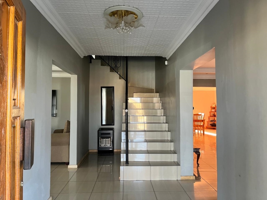 5 Bedroom Property for Sale in Geluksdal Gauteng