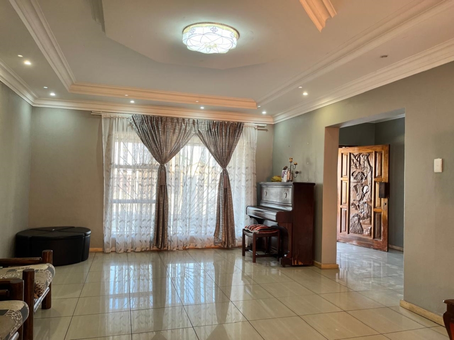 5 Bedroom Property for Sale in Geluksdal Gauteng