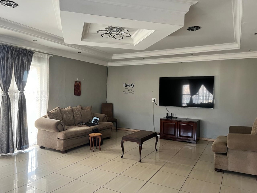 5 Bedroom Property for Sale in Geluksdal Gauteng