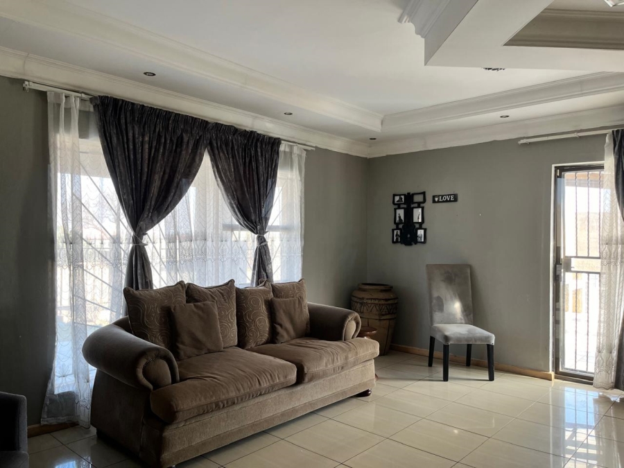 5 Bedroom Property for Sale in Geluksdal Gauteng