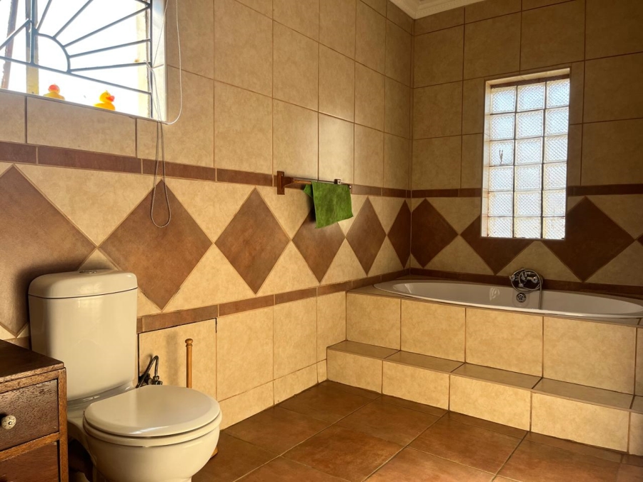 5 Bedroom Property for Sale in Geluksdal Gauteng