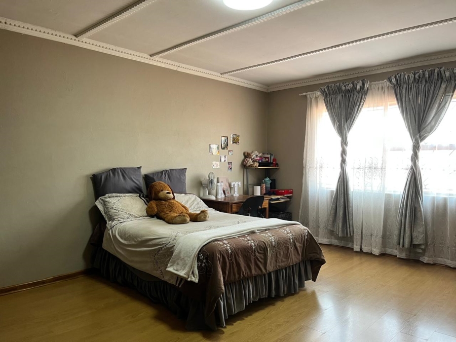 5 Bedroom Property for Sale in Geluksdal Gauteng