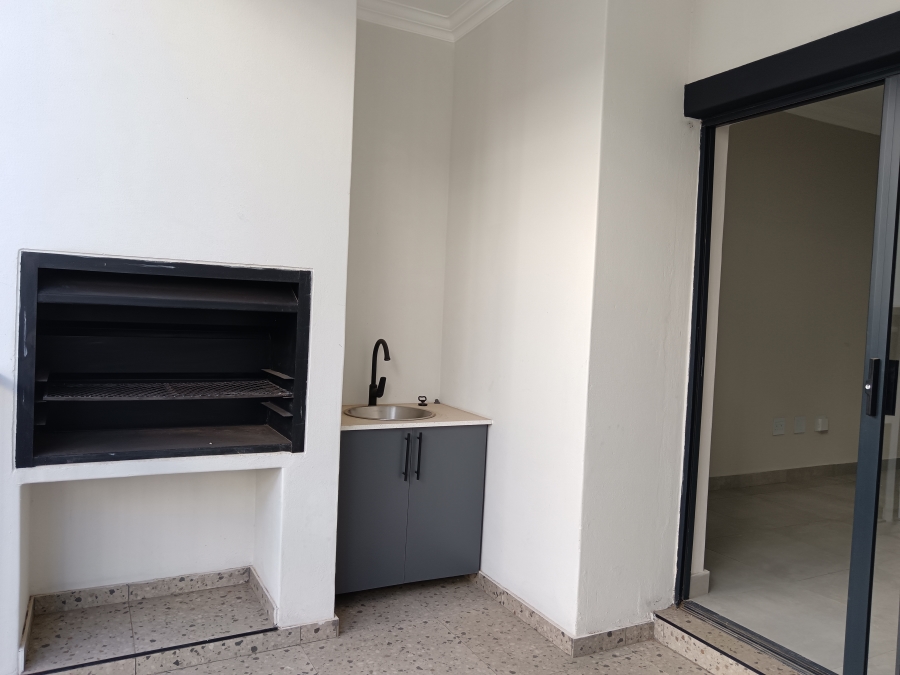 To Let 2 Bedroom Property for Rent in Bryanston Gauteng