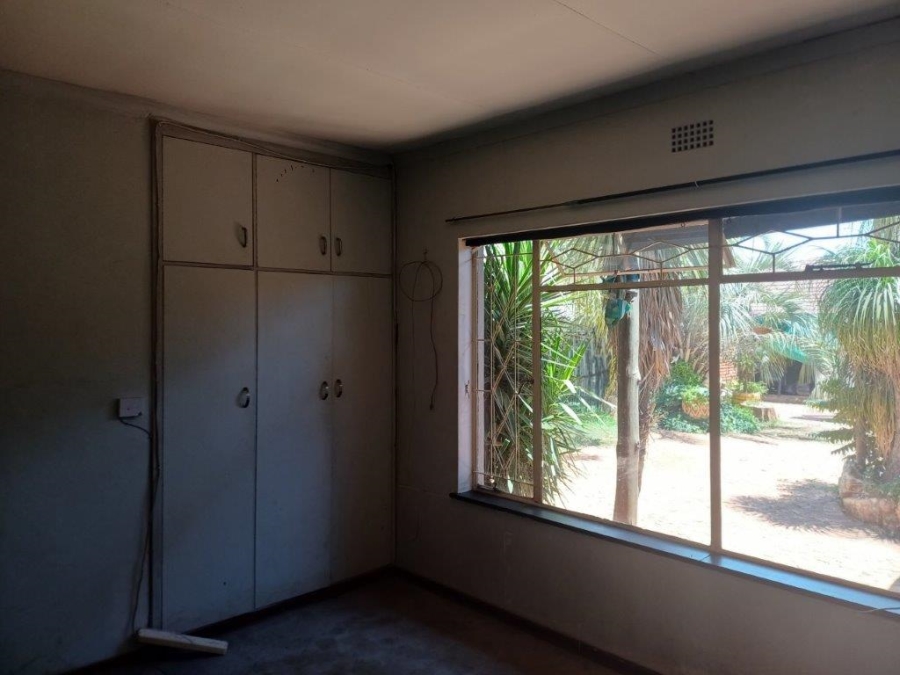 To Let 4 Bedroom Property for Rent in Krugersrus Gauteng