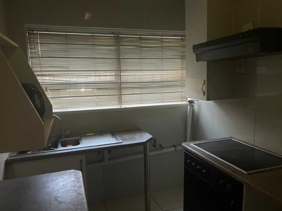 To Let 2 Bedroom Property for Rent in Windsor East Gauteng