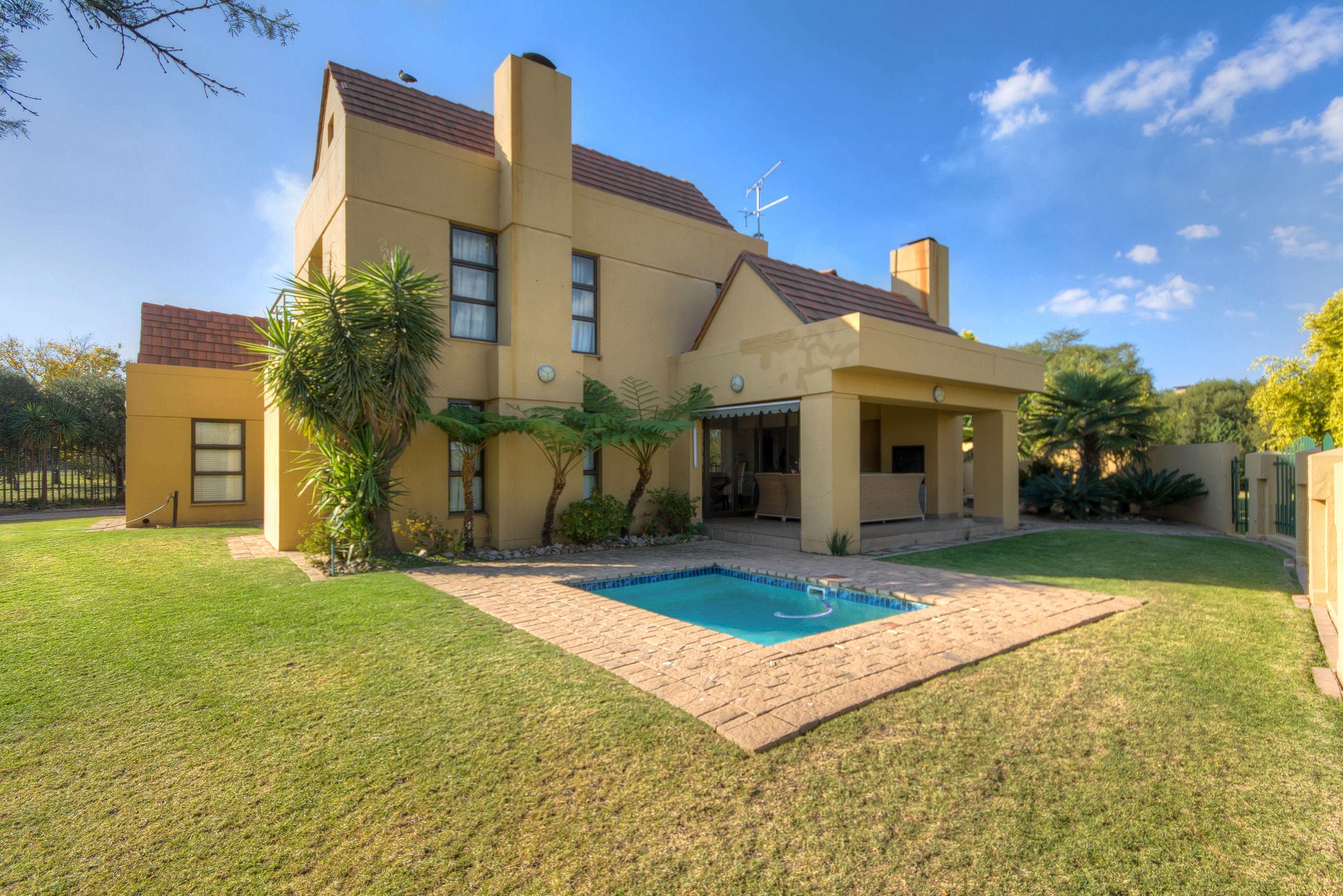 7 Bedroom Property for Sale in Saddlebrook Estate Gauteng