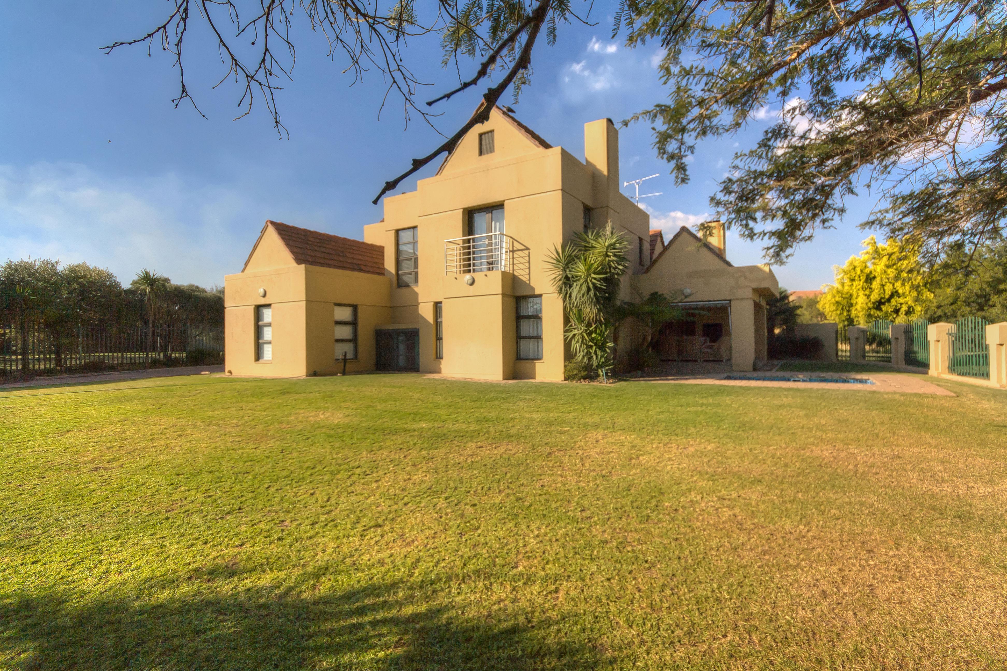 7 Bedroom Property for Sale in Saddlebrook Estate Gauteng