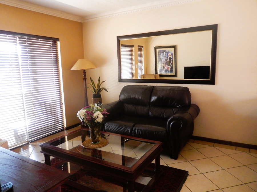 To Let 2 Bedroom Property for Rent in Die Hoewes Gauteng