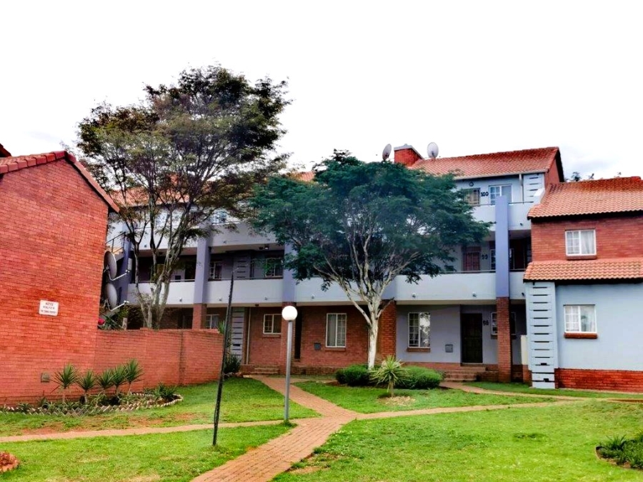 To Let 2 Bedroom Property for Rent in Die Hoewes Gauteng