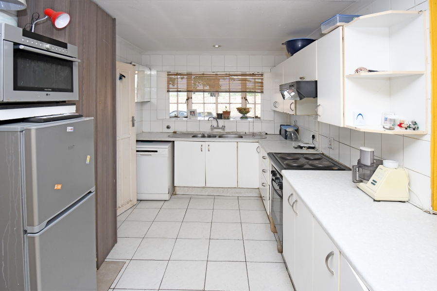 6 Bedroom Property for Sale in Bloubosrand Gauteng
