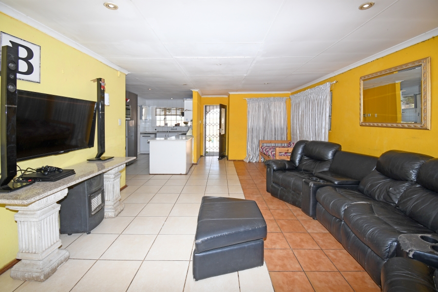 6 Bedroom Property for Sale in Bloubosrand Gauteng